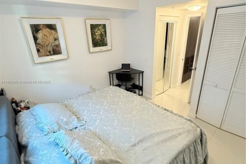 Condo in Doral, Florida, 2 bedrooms  № 1931983 - photo 16