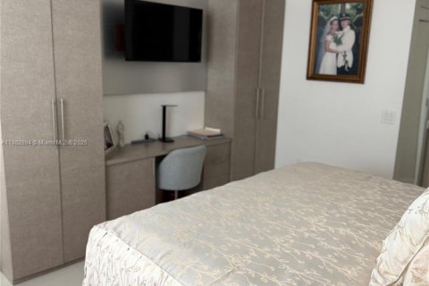 Condo in Doral, Florida, 2 bedrooms  № 1931983 - photo 21