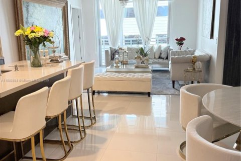 Condo in Doral, Florida, 2 bedrooms  № 1931983 - photo 9