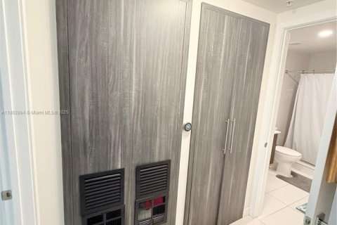 Condo in Doral, Florida, 2 bedrooms  № 1931983 - photo 28