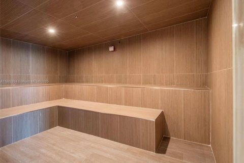 Condo in Doral, Florida, 2 bedrooms  № 1931983 - photo 3