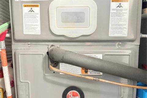 Condo in Doral, Florida, 2 bedrooms  № 1931983 - photo 29