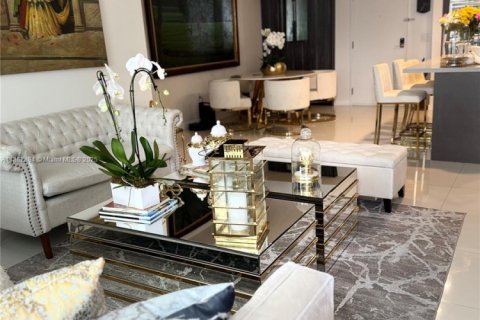 Condo in Doral, Florida, 2 bedrooms  № 1931983 - photo 12