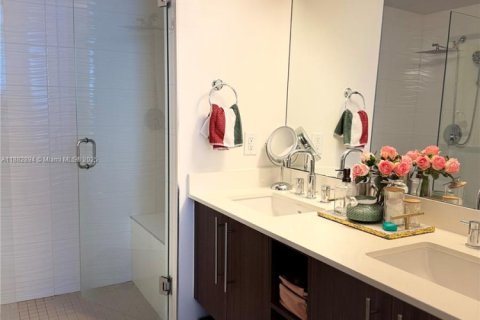 Condo in Doral, Florida, 2 bedrooms  № 1931983 - photo 22