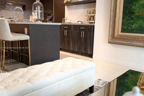 Condo in Doral, Florida, 2 bedrooms  № 1931983 - photo 17