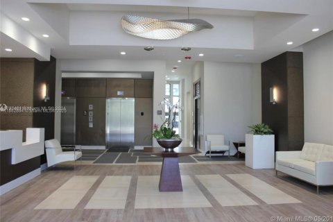 Condo in Doral, Florida, 2 bedrooms  № 1931983 - photo 8