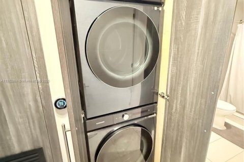 Condo in Doral, Florida, 2 bedrooms  № 1931983 - photo 27