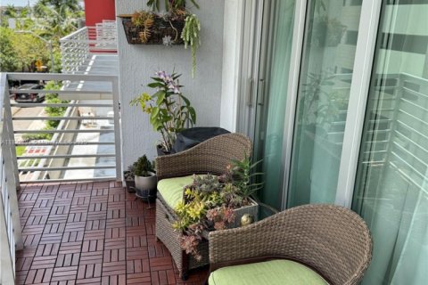 Condo in Doral, Florida, 2 bedrooms  № 1931983 - photo 14