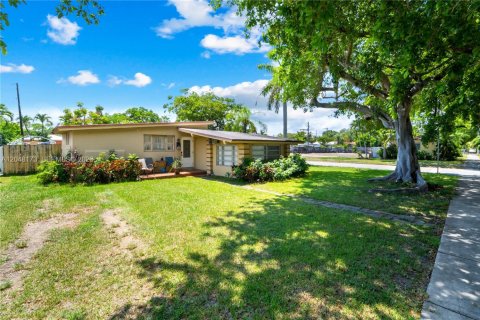 Casa en Hollywood, Florida 3 dormitorios, 150.59 m2 № 2244133
