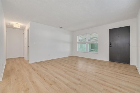 Commercial property in Saint Petersburg, Florida 6 bedrooms, 287.72 sq.m. № 2099101 - photo 16