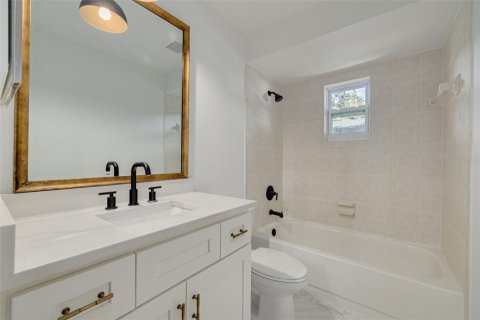 Commercial property in Saint Petersburg, Florida 6 bedrooms, 287.72 sq.m. № 2099101 - photo 17