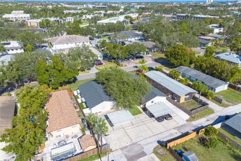 Commercial property in Saint Petersburg, Florida 6 bedrooms, 287.72 sq.m. № 2099101 - photo 4