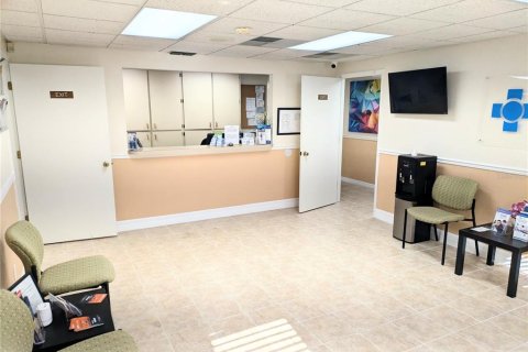 Propiedad comercial en alquiler en Bradenton, Florida, 189.89 m2 № 1915474 - foto 4
