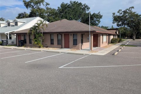 Propiedad comercial en alquiler en Bradenton, Florida, 189.89 m2 № 1915474 - foto 2