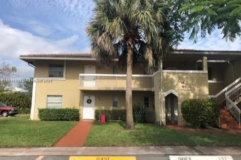 Copropriété à vendre à Coral Springs, Floride: 2 chambres, 71.35 m2 № 1995772 - photo 2