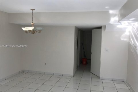 Снять в аренду кондоминиум в Майами, Флорида 2 спальни, 103.49м2, № 2079077 - фото 5
