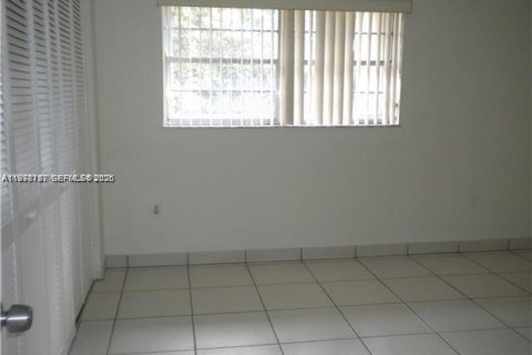 Снять в аренду кондоминиум в Майами, Флорида 2 спальни, 103.49м2, № 2079077 - фото 2
