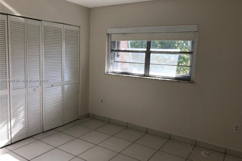 Снять в аренду кондоминиум в Майами, Флорида 2 спальни, 103.49м2, № 2079077 - фото 10
