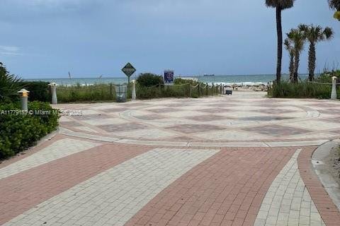 Condominio en venta en Miami Beach, Florida, 52.58 m2 № 1868550 - foto 22
