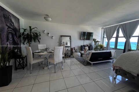 Condominio en venta en Miami Beach, Florida, 52.58 m2 № 1868550 - foto 12