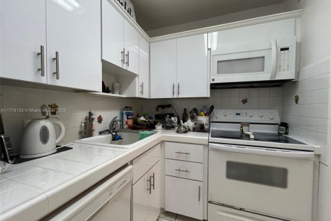 Condominio en venta en Miami Beach, Florida, 52.58 m2 № 1868550 - foto 6