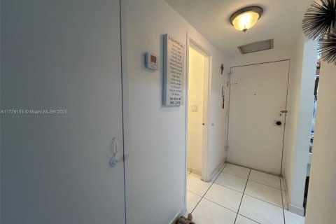 Condominio en venta en Miami Beach, Florida, 52.58 m2 № 1868550 - foto 16