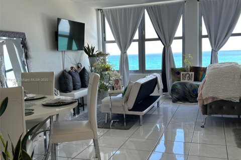 Condominio en venta en Miami Beach, Florida, 52.58 m2 № 1868550 - foto 4