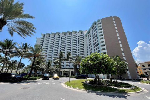 Condominio en venta en Miami Beach, Florida, 52.58 m2 № 1868550 - foto 1
