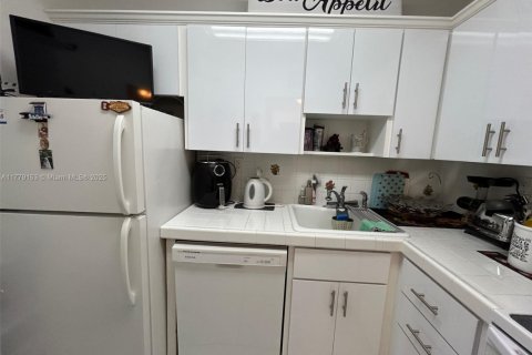 Condominio en venta en Miami Beach, Florida, 52.58 m2 № 1868550 - foto 13