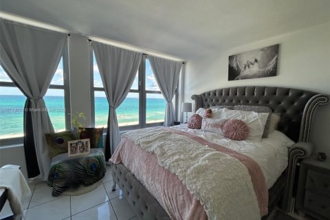 Condominio en venta en Miami Beach, Florida, 52.58 m2 № 1868550 - foto 9