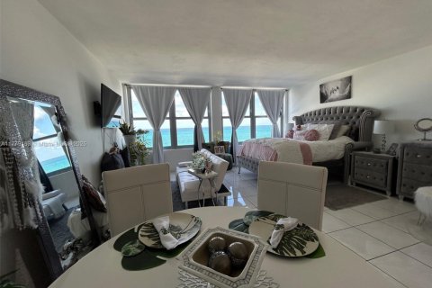 Condominio en venta en Miami Beach, Florida, 52.58 m2 № 1868550 - foto 10