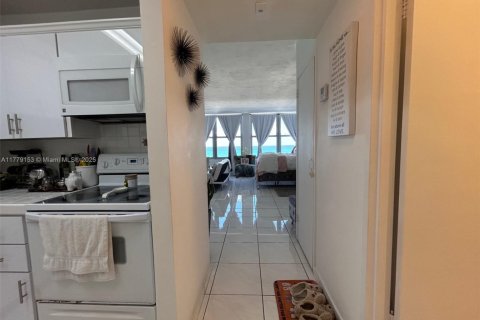 Condominio en venta en Miami Beach, Florida, 52.58 m2 № 1868550 - foto 15