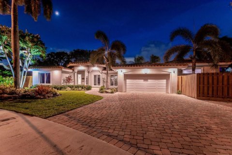 Villa ou maison à louer à Fort Lauderdale, Floride: 5 chambres, 317.08 m2 № 2245717 - photo 2