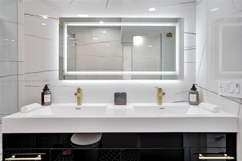 Casa en alquiler en Dania Beach, Florida, 4 dormitorios, 179.3 m2 № 1921214 - foto 14