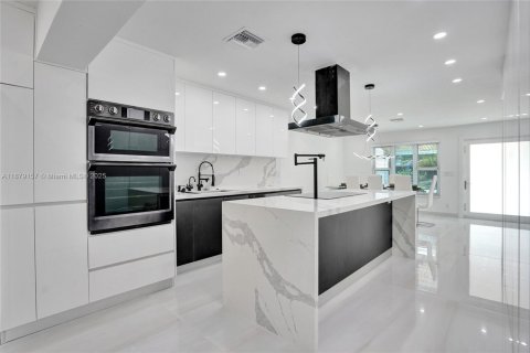 Casa en alquiler en Dania Beach, Florida, 4 dormitorios, 179.3 m2 № 1921214 - foto 3