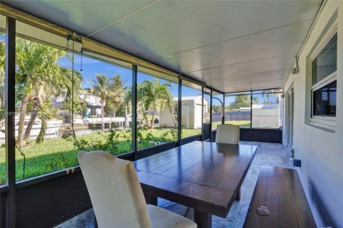 Casa en alquiler en Dania Beach, Florida, 4 dormitorios, 179.3 m2 № 1921214 - foto 25