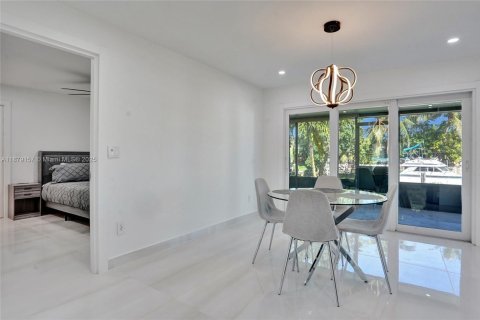 Casa en alquiler en Dania Beach, Florida, 4 dormitorios, 179.3 m2 № 1921214 - foto 5