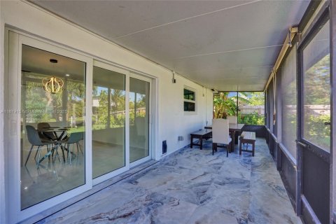 Casa en alquiler en Dania Beach, Florida, 4 dormitorios, 179.3 m2 № 1921214 - foto 24