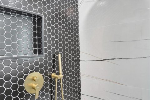 Casa en alquiler en Dania Beach, Florida, 4 dormitorios, 179.3 m2 № 1921214 - foto 12