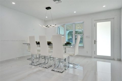 Casa en alquiler en Dania Beach, Florida, 4 dormitorios, 179.3 m2 № 1921214 - foto 7