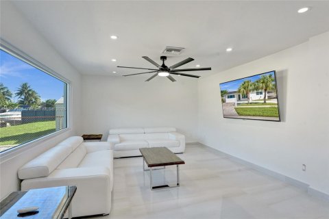 Casa en alquiler en Dania Beach, Florida, 4 dormitorios, 179.3 m2 № 1921214 - foto 6