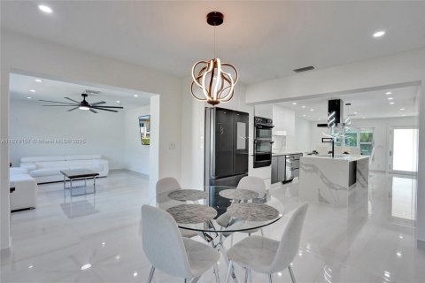 Casa en alquiler en Dania Beach, Florida, 4 dormitorios, 179.3 m2 № 1921214 - foto 4