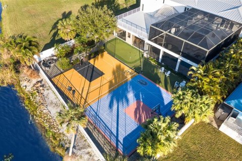 House in Safety Harbor, Florida 5 bedrooms, 928.74 sq.m. № 2106723 - photo 5