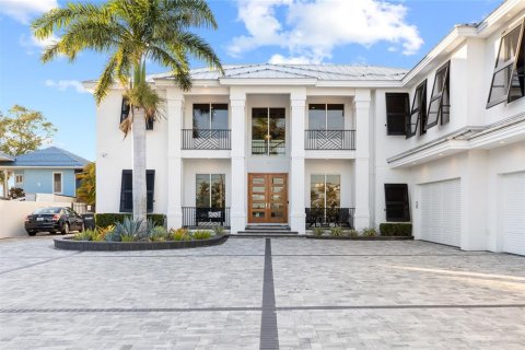 House in Safety Harbor, Florida 5 bedrooms, 928.74 sq.m. № 2106723 - photo 10