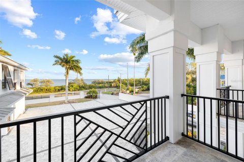 House in Safety Harbor, Florida 5 bedrooms, 928.74 sq.m. № 2106723 - photo 8