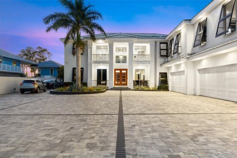 House in Safety Harbor, Florida 5 bedrooms, 928.74 sq.m. № 2106723 - photo 9