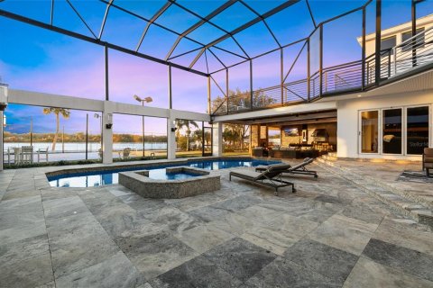 House in Safety Harbor, Florida 5 bedrooms, 928.74 sq.m. № 2106723 - photo 6