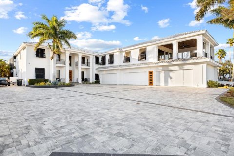 House in Safety Harbor, Florida 5 bedrooms, 928.74 sq.m. № 2106723 - photo 2