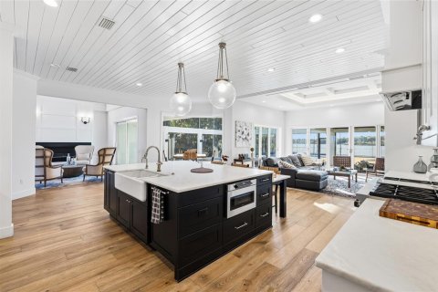 House in Safety Harbor, Florida 5 bedrooms, 928.74 sq.m. № 2106723 - photo 19