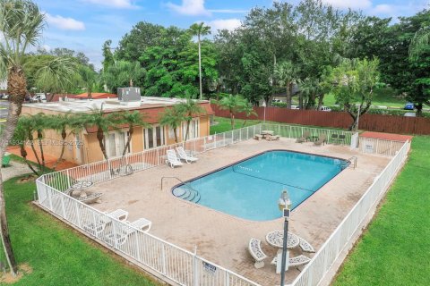 Condo in Miami, Florida, 1 bedroom  № 1992826 - photo 18